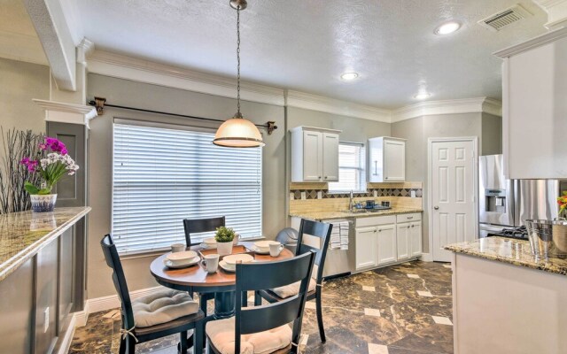 Spacious & Central Katy Retreat: 27 Mi to Houston!
