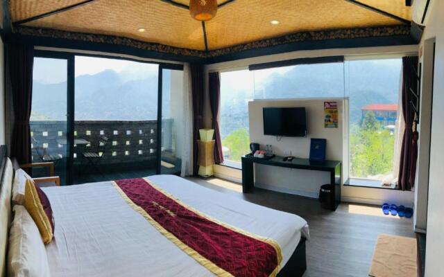 Phuong Nam Mountain View Hotel