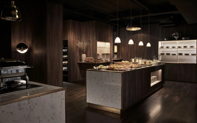 Ascot Hotel & Apartments