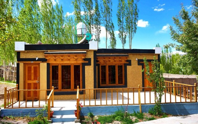 TIH Chomal Huts