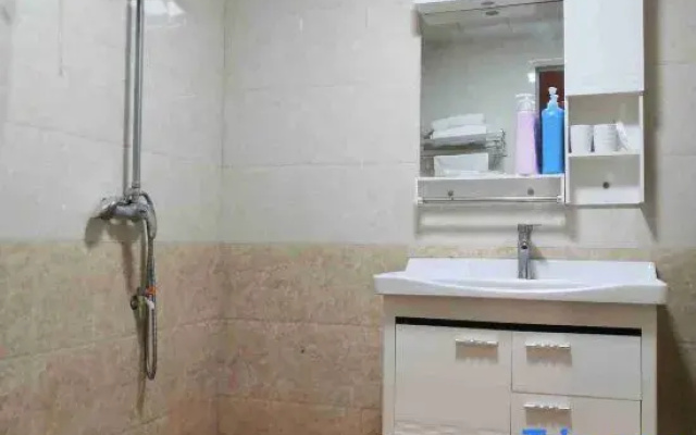 Langqin Themed Homestay (Baolong Plaza)