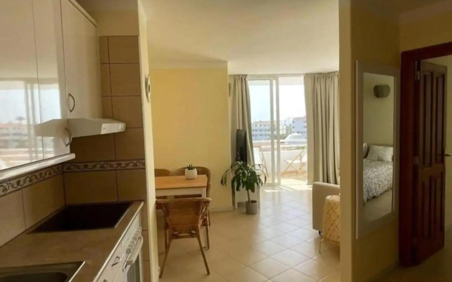 Refurbished 1 bedroom apartment with large pool