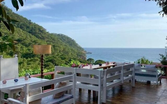 Turan Hill Lounge Hotel