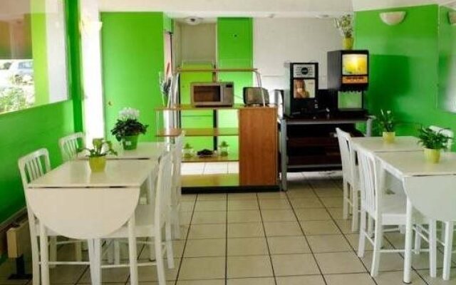 Lemon Hotel - Mery sur Oise/Cergy