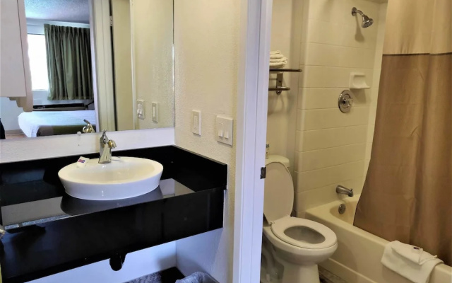 Studio 6 Fresno, CA - Extended Stay