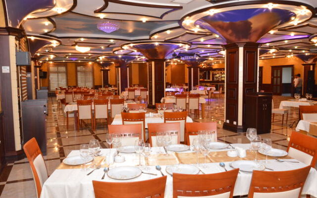 Deluxe Hotel and Spa