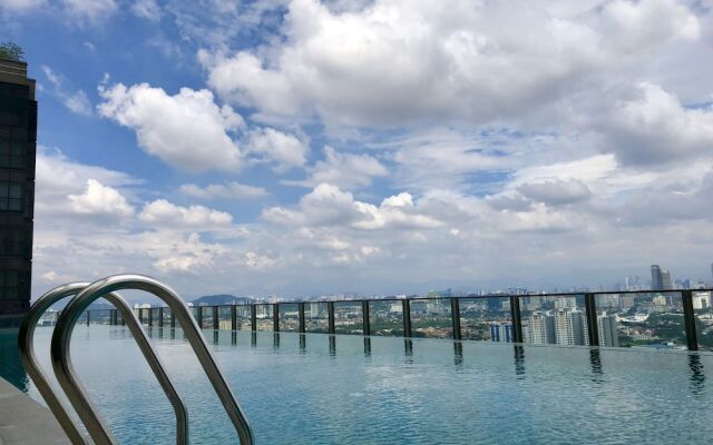 Charming Suite at Sunway and PJ