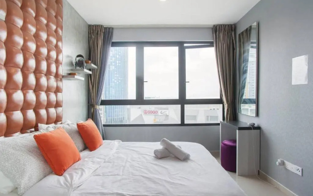 iCity 1Bedroom Apt Near Mall FREE PARKING & WIFI