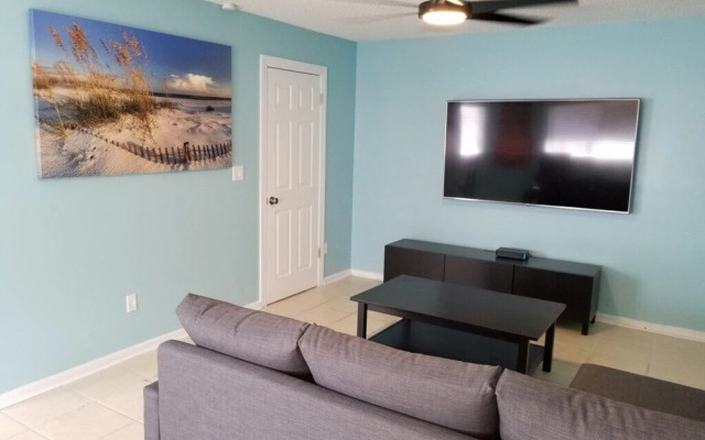 206 on 10th St - All