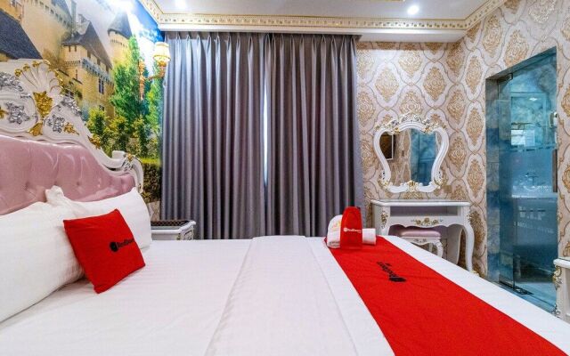 RedDoorz Premium @ Cao Thang Street