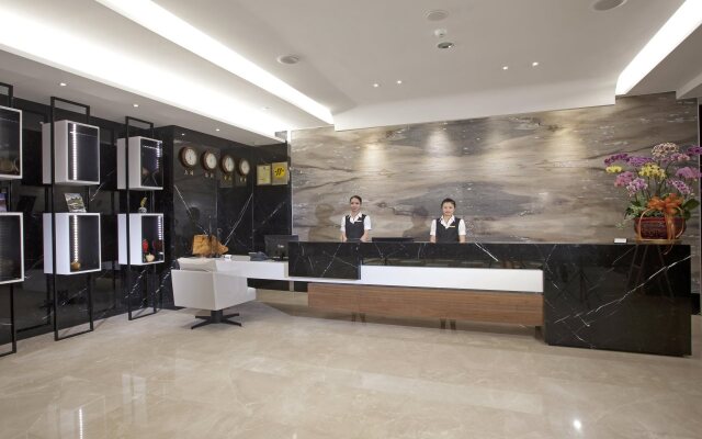 Renyi Lake Hotel
