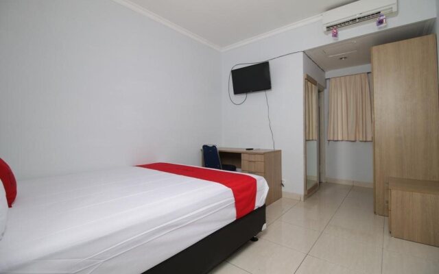 RedDoorz near Lippo Village 3