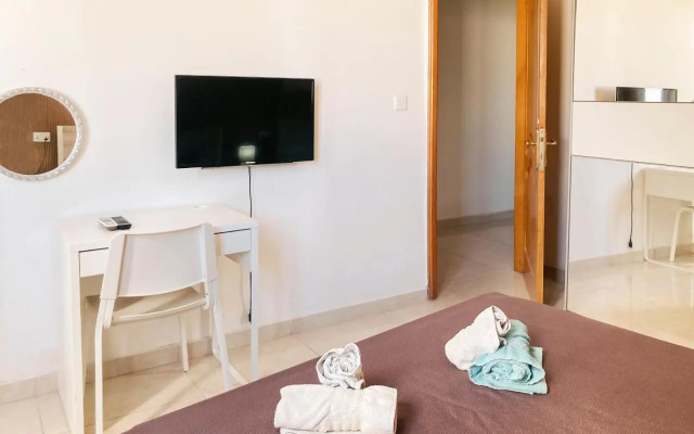 XL Central Home - Sleeps 10 people