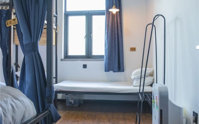 Zeako Youth Hostel
