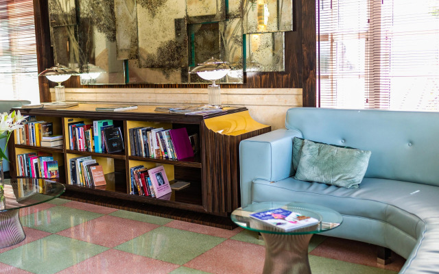 Greenview Hotel by Lowkl