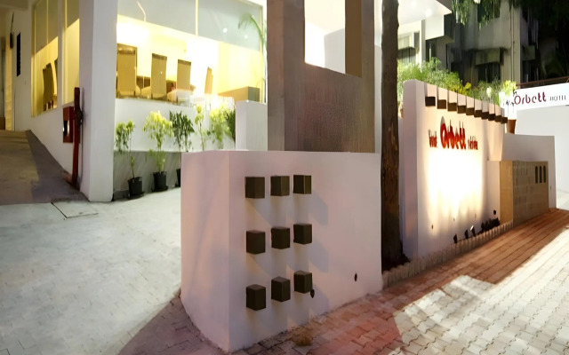 OYO Premium Deccan Apte Road