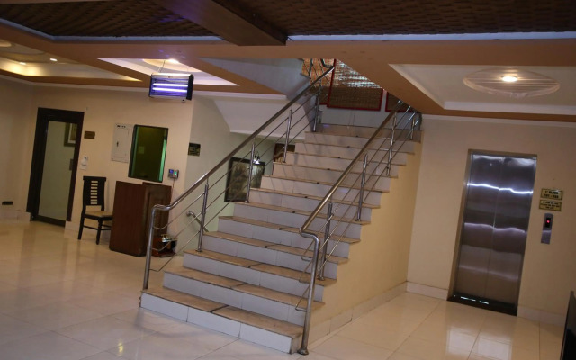 Crown Inn Hotel Multan