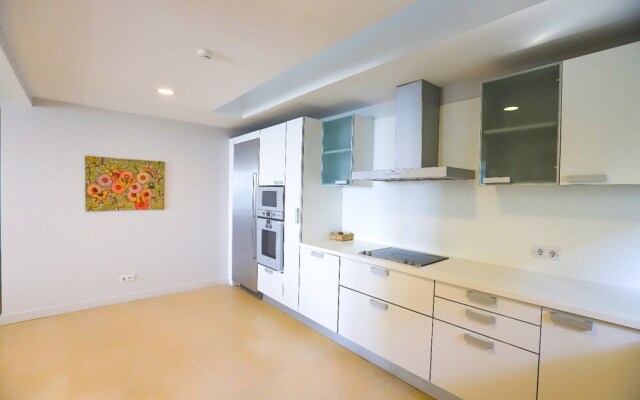 Private Garden Oasis in 4-bed Flat, With Hotel Perks