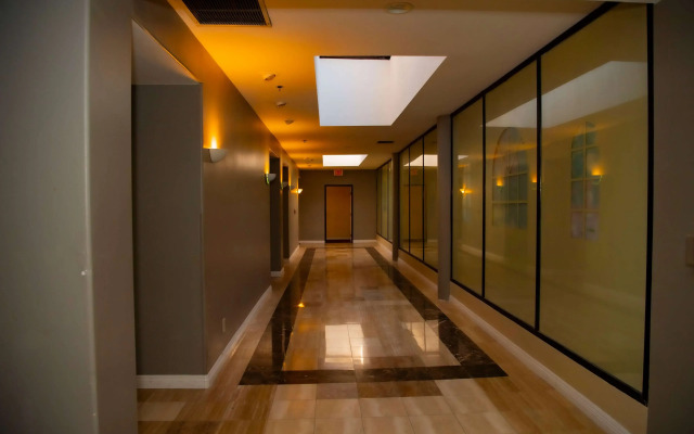 Ramada Plaza by Wyndham Garden Grove/Anaheim South