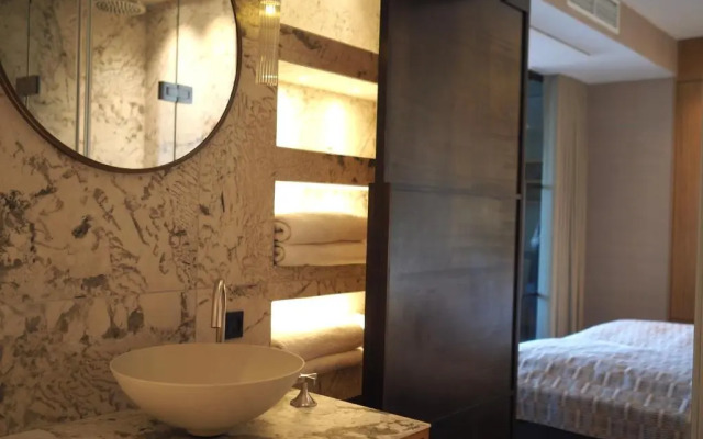 Hypernym Hotel & Suites