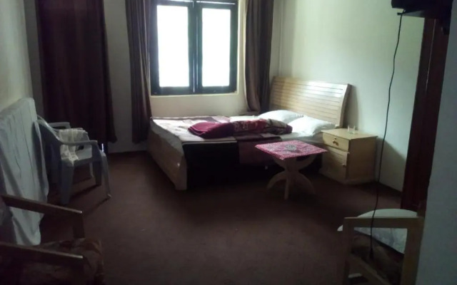 Abbott Hills Guest House