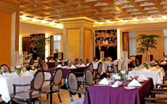 Centenio Kingdom Hotel