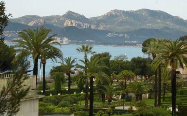 Studio in Cannes, With Wonderful sea View and Enclosed Garden - 250 m From the Beach