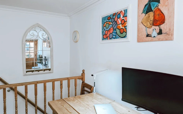 The Clapham Apartment With Private Patio