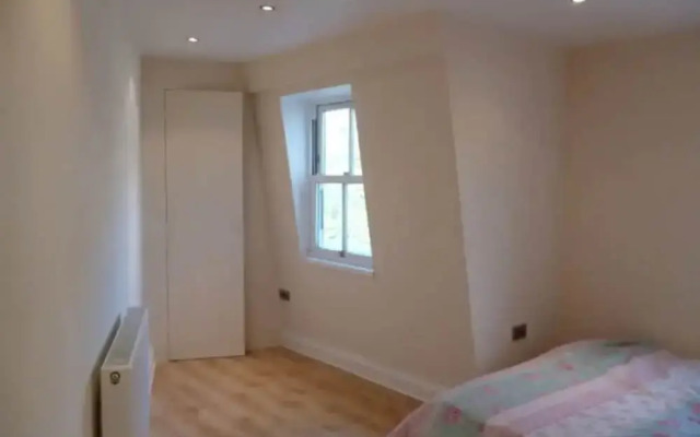 Modern 1 Bedroom Flat With Great Transport Links