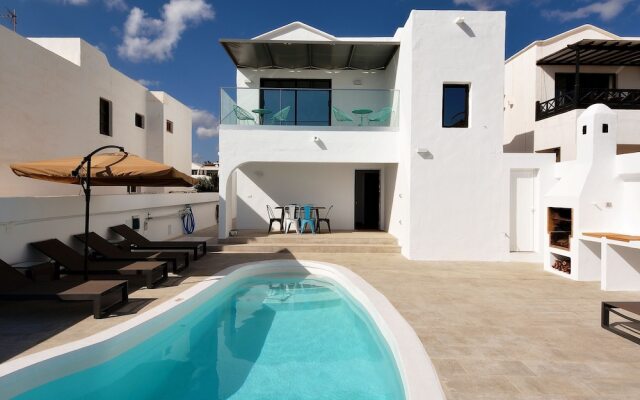 Luxury, Attached Villa With Heatable Pool Near Puerto del Carmen