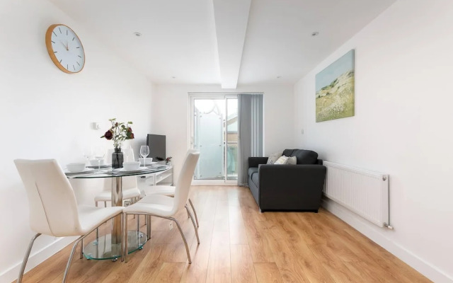 Skyvillion 2bed Enfield Flat W Balcony - Parking