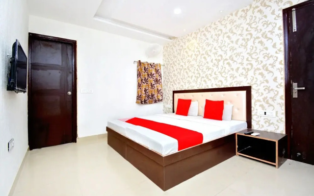 OYO 40005 Corner House
