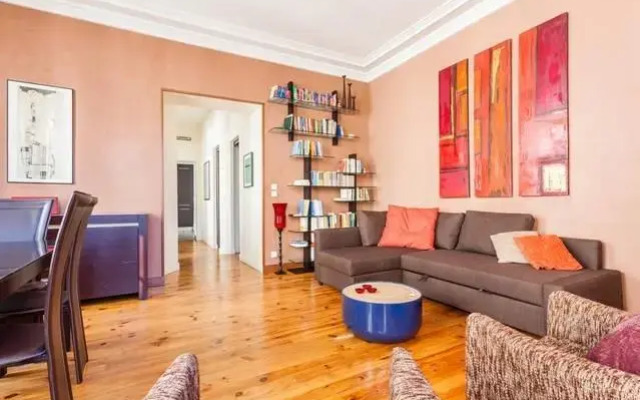 Flat On St.honore Square
