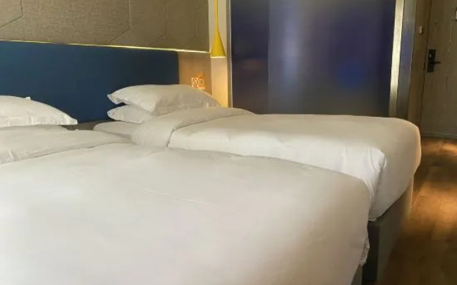 Jinglai Hotel. Selected (Shanghai Nanjing Road Pedestrian Street People's Square)