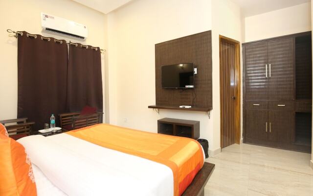 OYO 10330 Hotel Golden Brooks