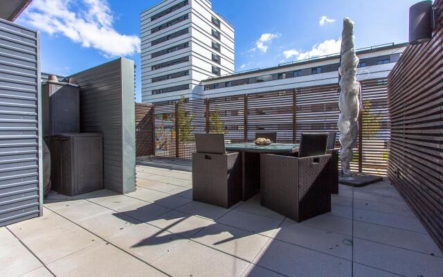 Expo River Side by Homing