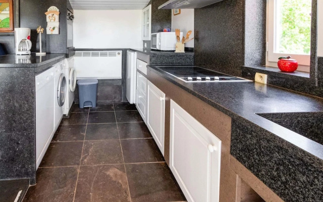 Inviting Chalet in Westouter With Garden