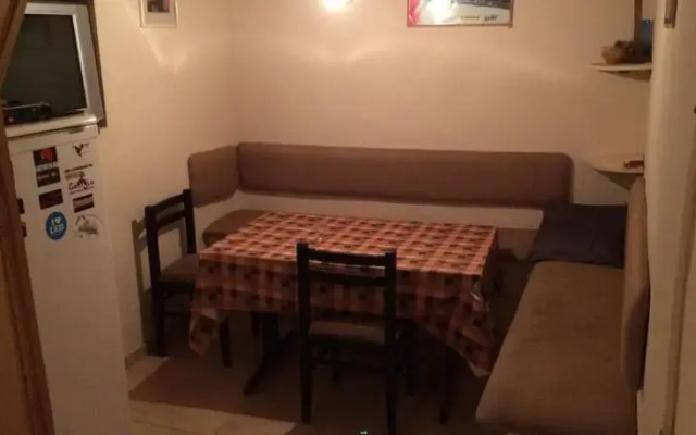 Gia's Hut Hostel