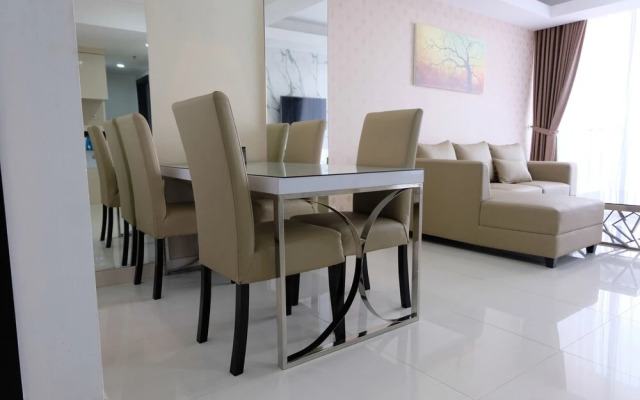 Luxurious 2Br Apartment At Lexington Residence