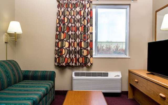 Super 8 by Wyndham Beresford