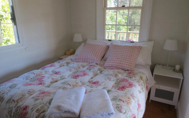 Walnut Cottage via Leongatha – Guest Rooms – Koorooman