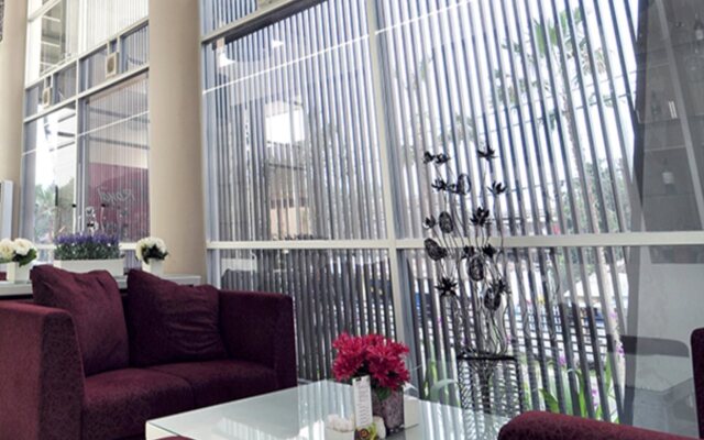 Royal Hotel n' Lounge