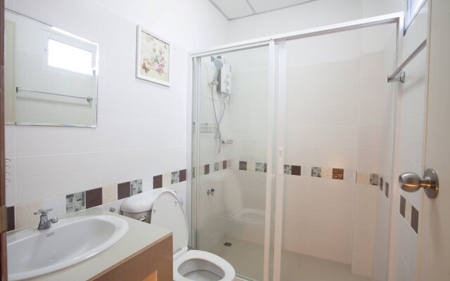 Orawan Suites