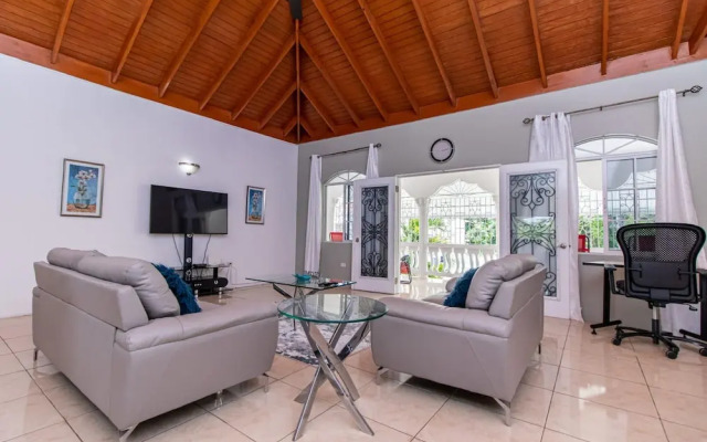 Runaway Bay Gem in Runaway Bay