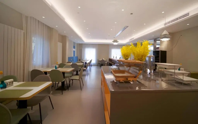 Homeinn Selected (Beijing Shangdi Qinghe Subway Station)