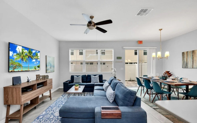 Charming Chalet at Compass Bay Cb101