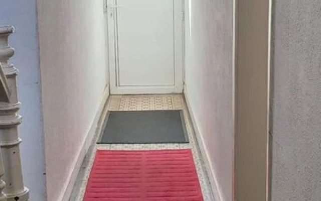 Bright Handy Studio Near Nato