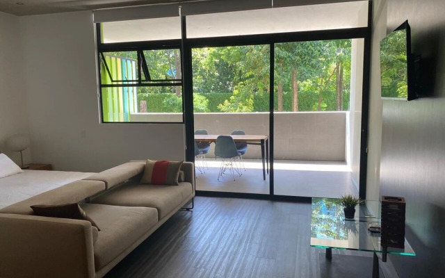 BEE Suites Santa Ana