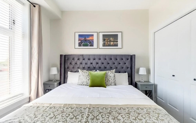 Rideau 2Br Signature Apartment Free Parking 2