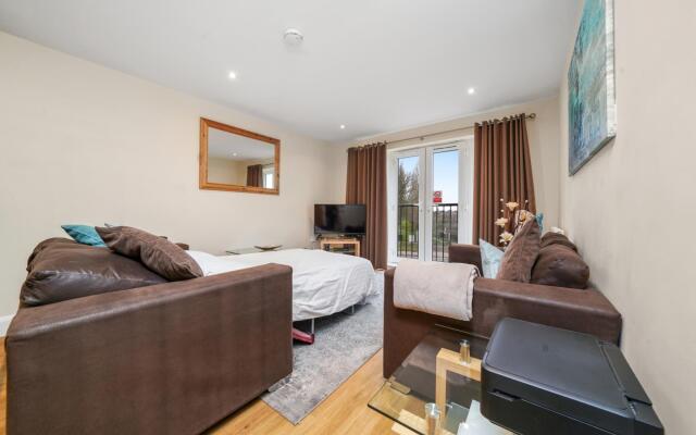 London Heathrow Living Serviced Apartments- Apt 12